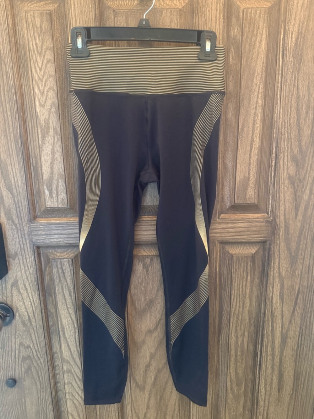 Victoria’s Secret Sport VSX Black Gold Leggings Small Athletic